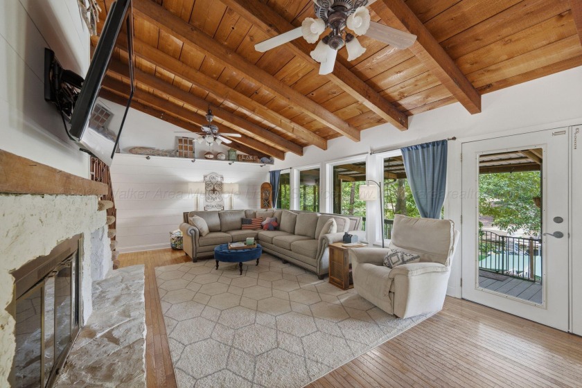 Smith Lake living at its finest! This spacious 5BR/3BA lakefront - photo 7
