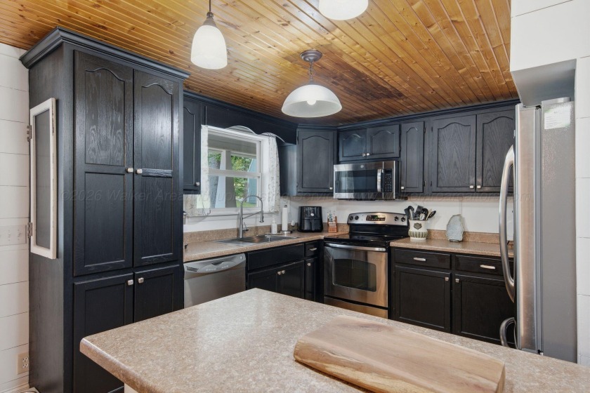 Smith Lake living at its finest! This spacious 5BR/3BA lakefront - photo 10