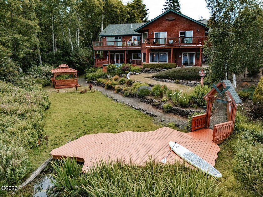 Rare, 5 bedroom, universally designed, lakefront, income - photo 2