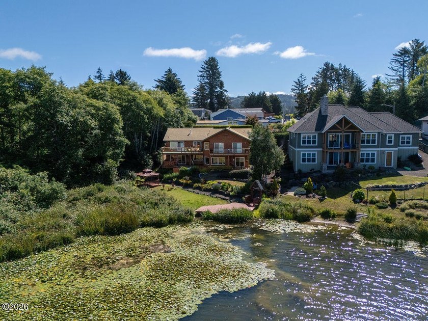Rare, 5 bedroom, universally designed, lakefront, income - photo 3