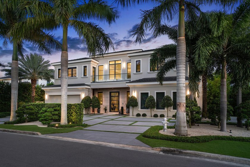 A commanding presence on Royal Palm Yacht &amp; Country Club's Grand - photo 3