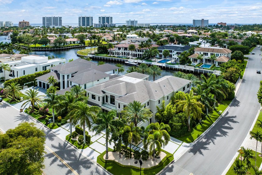 A commanding presence on Royal Palm Yacht &amp; Country Club's Grand - photo 5