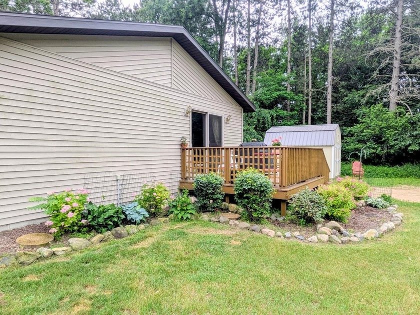 Nestled in a peaceful setting, this well maintained 2 bedroom, 1 - photo 17
