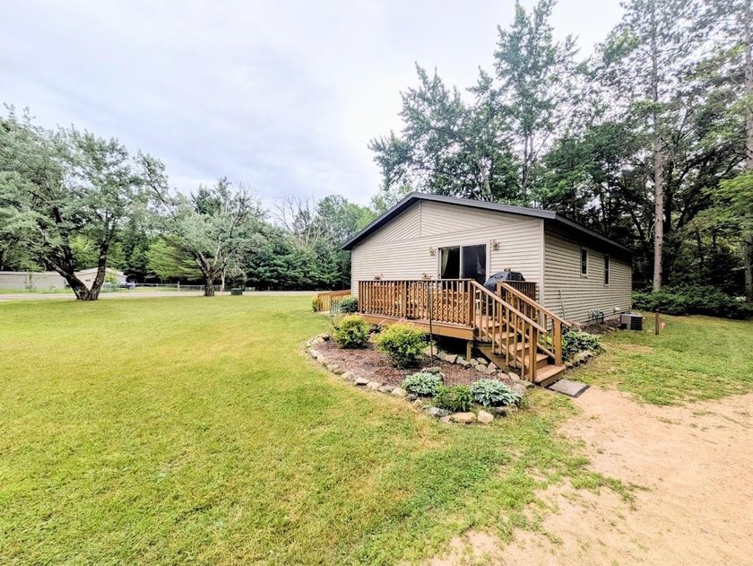 Nestled in a peaceful setting, this well maintained 2 bedroom, 1 - photo 18