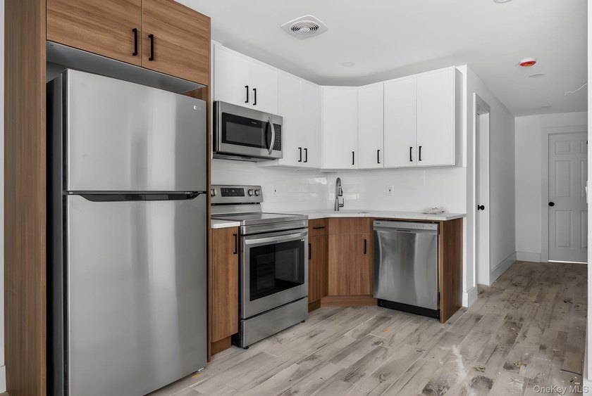 Space, style &amp; modern luxury come together at 1657 Tillotson - photo 3