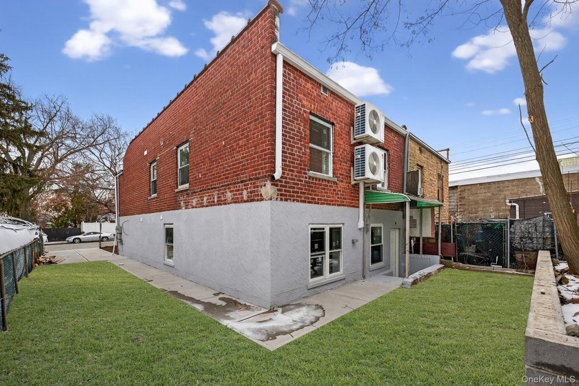 Space, style &amp; modern luxury come together at 1657 Tillotson - photo 8
