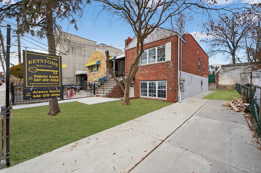 Space, style &amp; modern luxury come together at 1657 Tillotson - photo 9