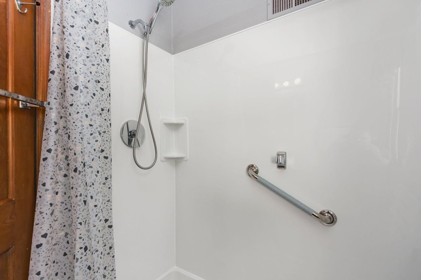 MOTIVATED SELLERS LISTED UNDER APPRAISAL VALUE !!!!!. Welcome - photo 15