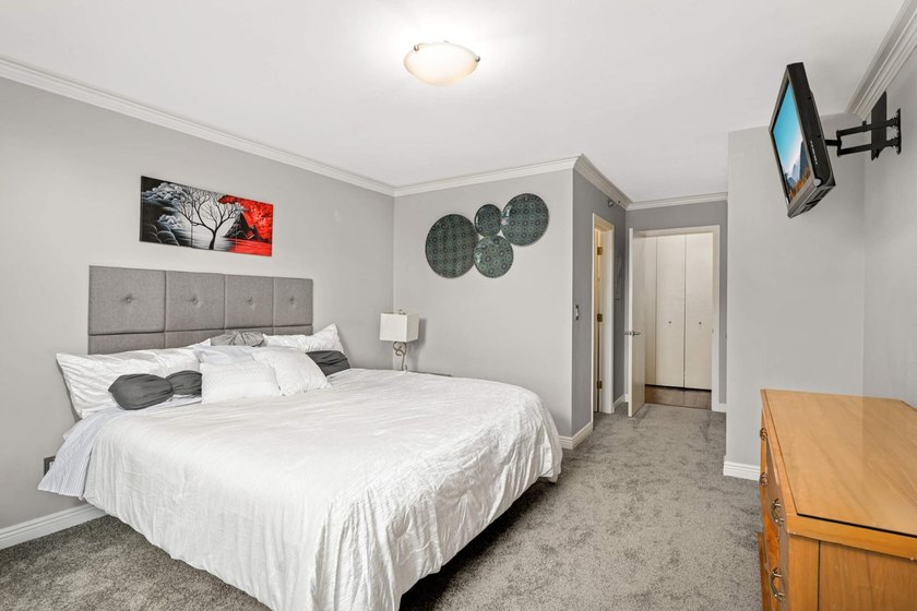 Discover urban living at its finest in this stylish condo! - photo 13