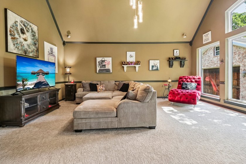 Beautiful single story home on a large heavily wooded home site - photo 15