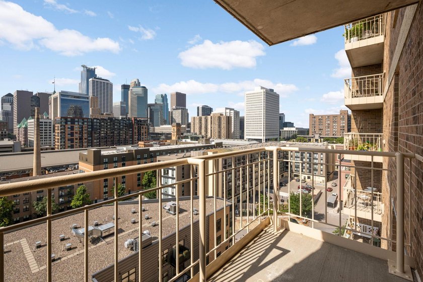 Discover urban living at its finest in this stylish condo! - photo 18