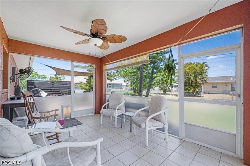 SELLER SAYS MAKE AN OFFER!! Vaulted ceilings, Main components of - photo 22