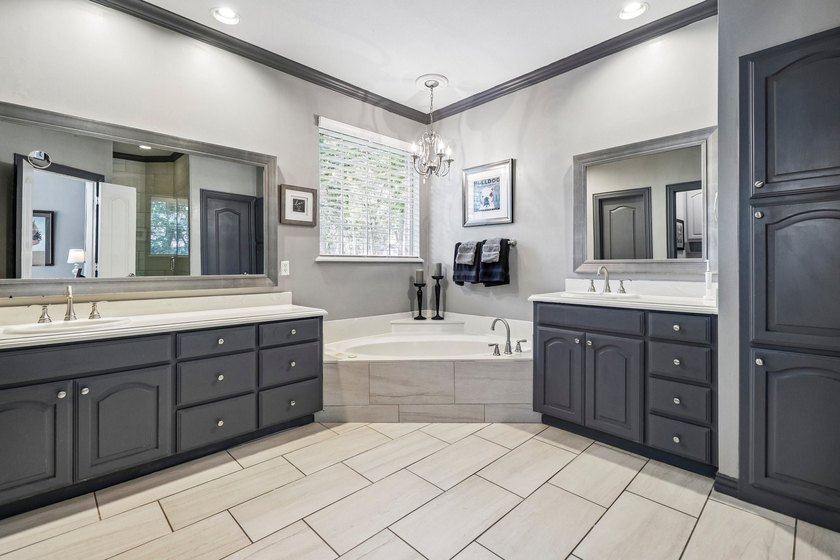 Beautiful single story home on a large heavily wooded home site - photo 22