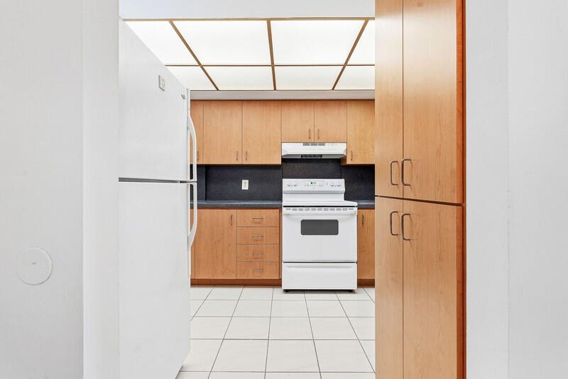 PRICE REDUCTION! This 2 bedroom 2 bath spacious condo is ready - photo 7