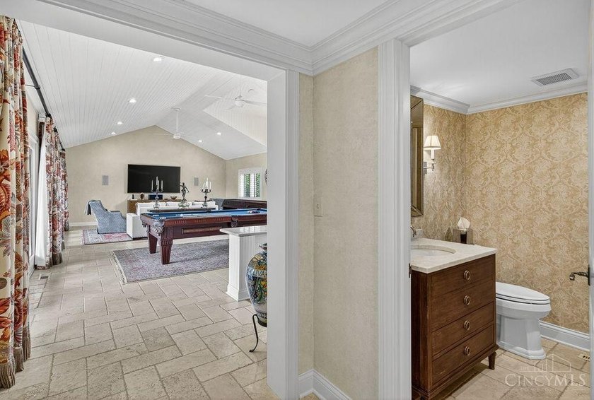 First time on the market since its full renovation and 6,500 SF - photo 38