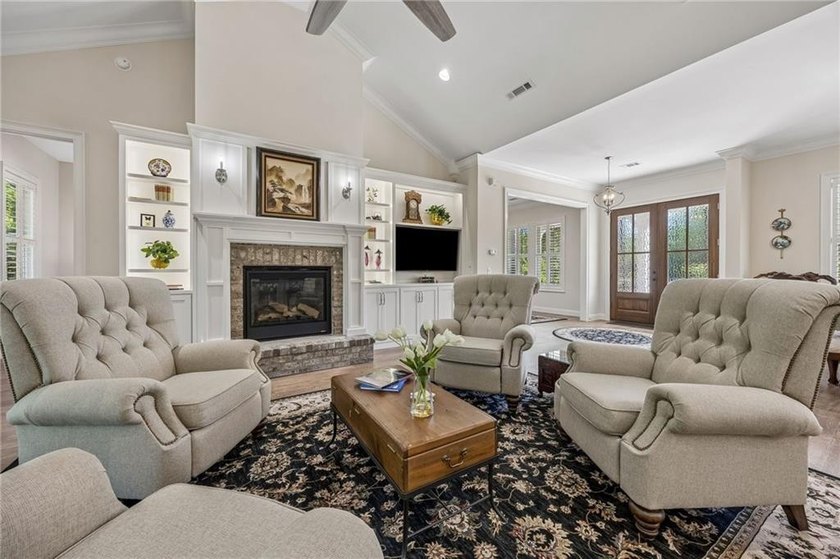 Welcome to refined coastal living in the highly sought-after - photo 8