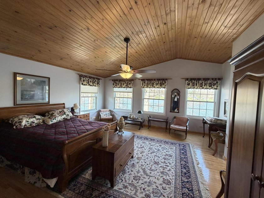 Lake LaTonka living at its finest! Nestled on a quiet cul-de-sac - photo 22