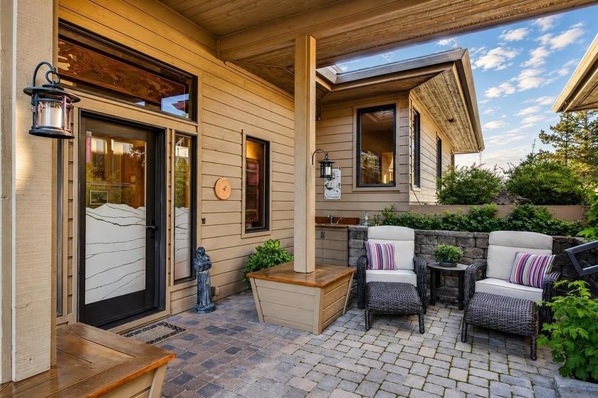 A Lifestyle Like No Other! Timeless mountain living awaits at - photo 3