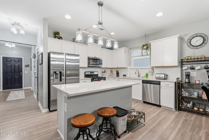 Discover your perfect oasis in this well-maintained 3-bedroom - photo 11