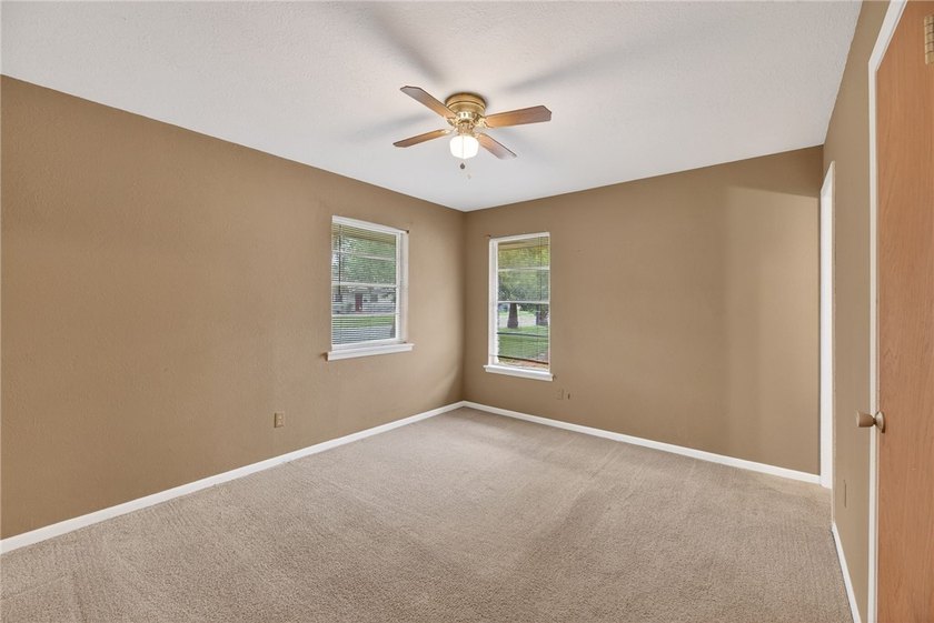 Charming and conveniently located, this 2-bedroom, 1.5-bathroom - photo 12