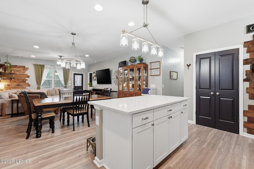 Discover your perfect oasis in this well-maintained 3-bedroom - photo 13
