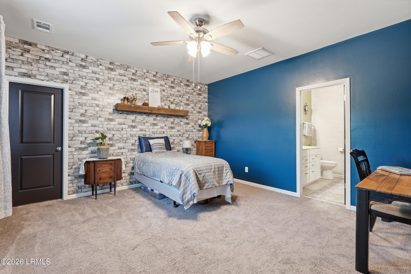 Discover your perfect oasis in this well-maintained 3-bedroom - photo 21
