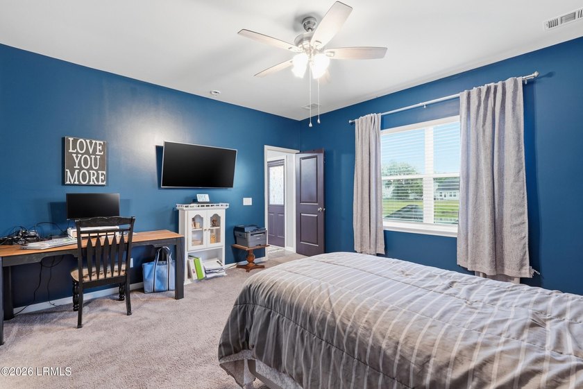 Discover your perfect oasis in this well-maintained 3-bedroom - photo 23