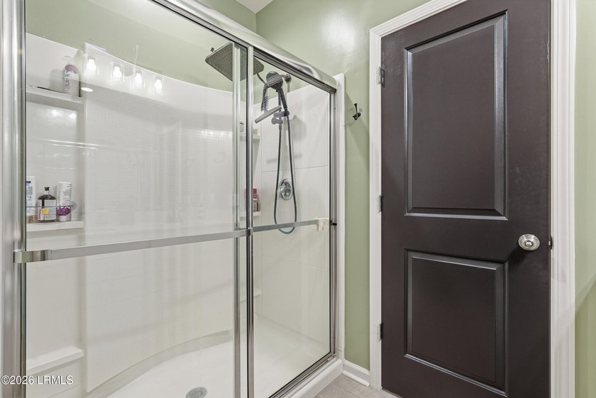 Discover your perfect oasis in this well-maintained 3-bedroom - photo 25