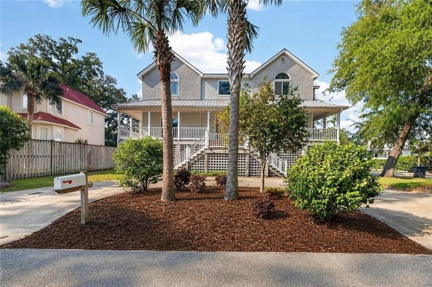 Classic coastal charm meets an unbeatable location in this - photo 2