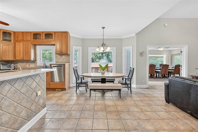 Classic coastal charm meets an unbeatable location in this - photo 4