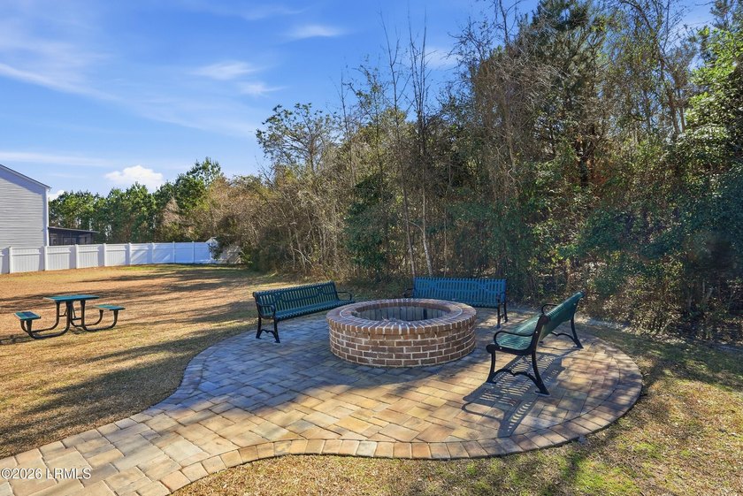 Discover your perfect oasis in this well-maintained 3-bedroom - photo 38