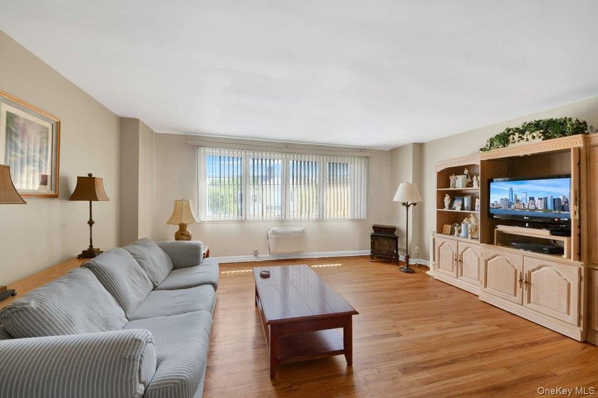 Income-Producing opportunity in Throggs Neck - Mother/Daughter - photo 14