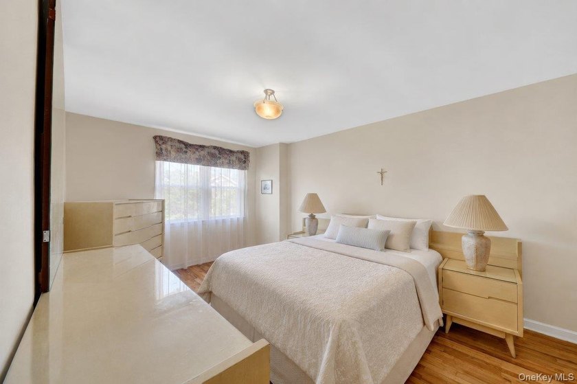 Income-Producing opportunity in Throggs Neck - Mother/Daughter - photo 17