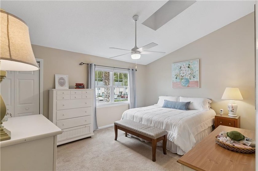 Welcome to easy coastal living in this beautifully maintained - photo 5