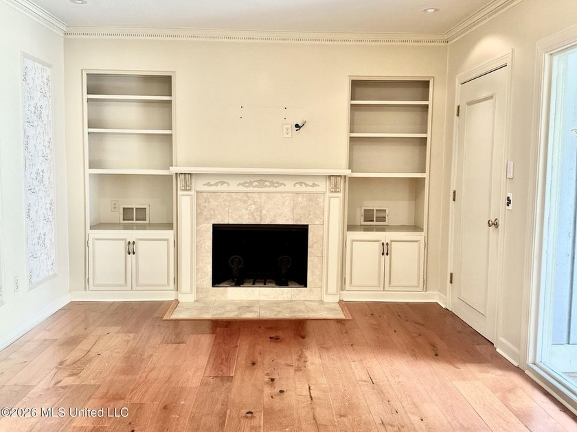 Easy living with the convenience of your own private elevator! - photo 15