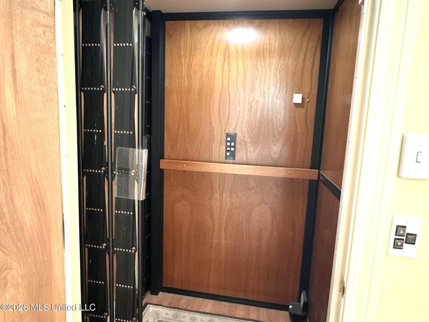 Easy living with the convenience of your own private elevator! - photo 20