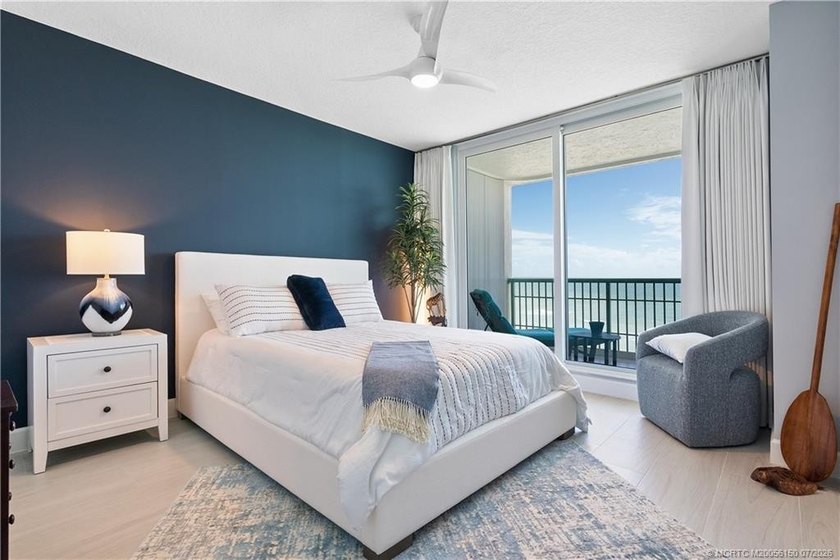 Completely remodeled with over $300,000 in custom renovations - photo 22