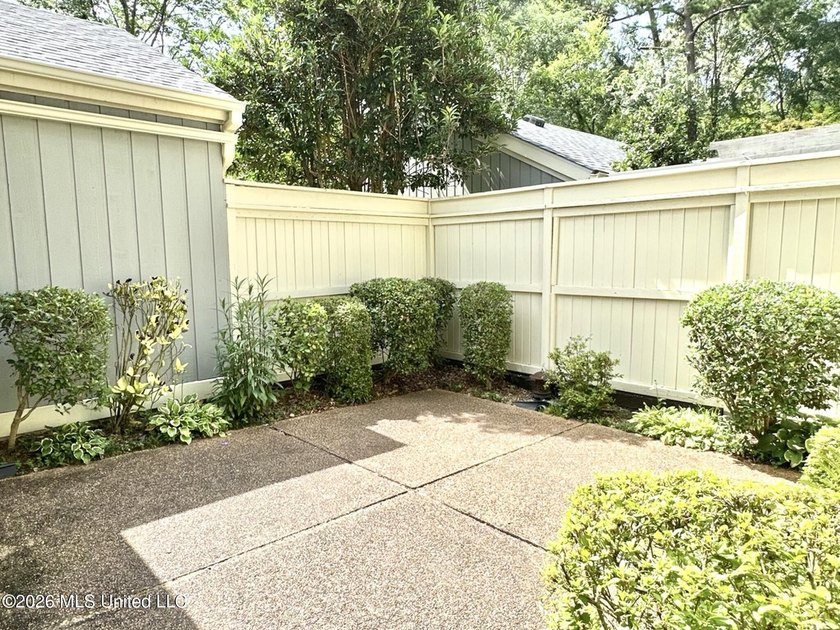 Easy living with the convenience of your own private elevator! - photo 32