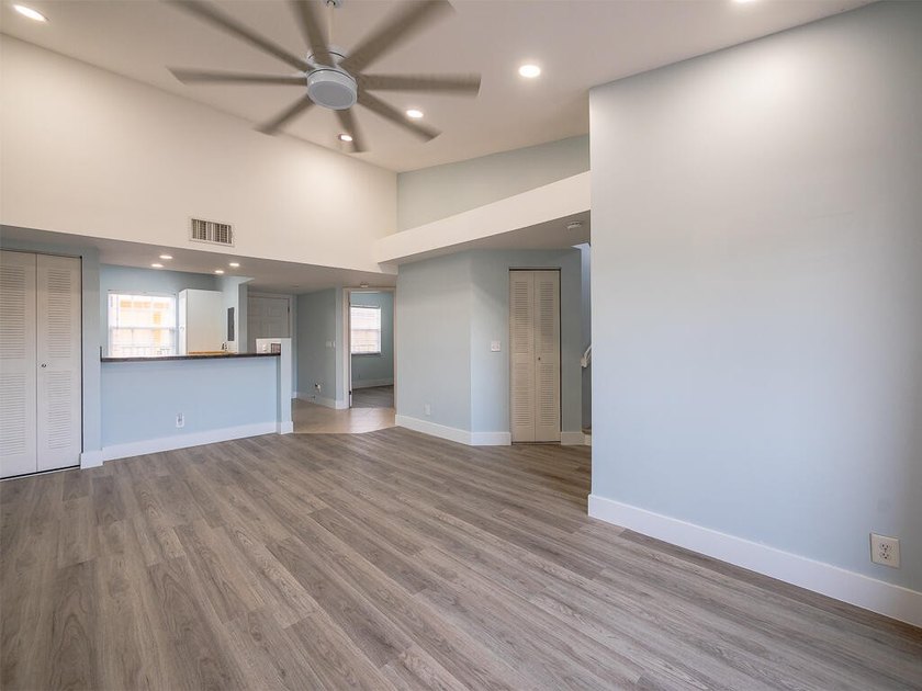 Experience luxury in waterfront Bay Reach, a gated community - photo 8