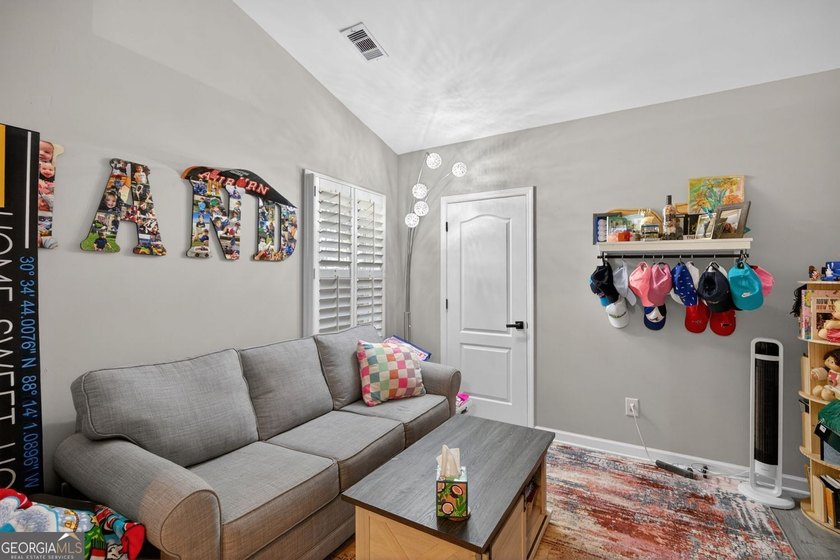 MOTIVATED SELLER!! Offering One Year Home Warranty! Welcome to - photo 25