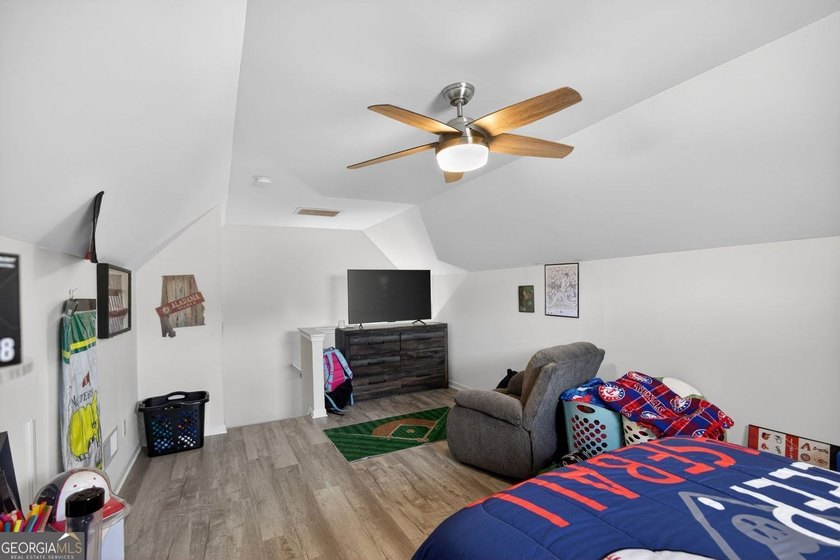 MOTIVATED SELLER!! Offering One Year Home Warranty! Welcome to - photo 29