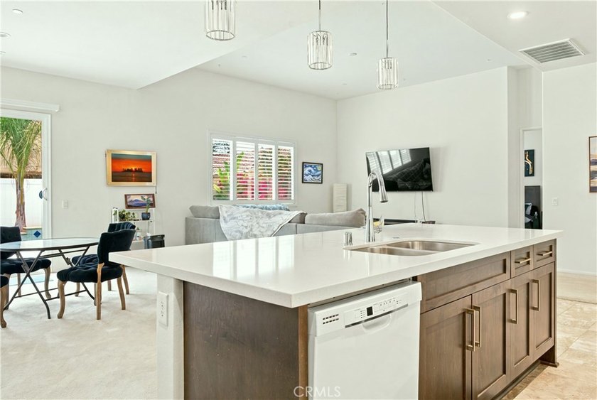 Welcome to this beautifully maintained 2017-built single-story - photo 5