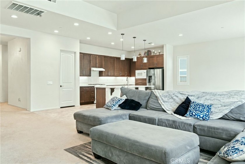 Welcome to this beautifully maintained 2017-built single-story - photo 8
