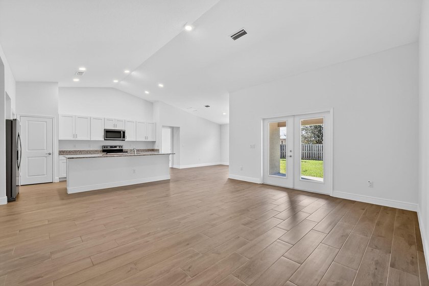 THE MAJESTIC BRADFORD MODEL, BUILT BY AWARD WINNING SYNERGY - photo 11