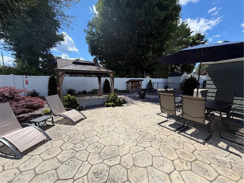 Stunning Turn-Key Colonial ideally located in Governor Francis - photo 11