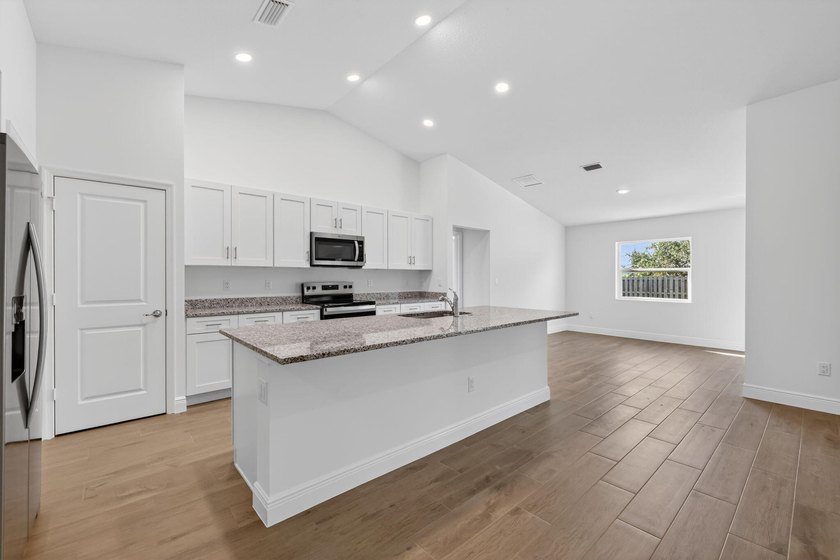 THE MAJESTIC BRADFORD MODEL, BUILT BY AWARD WINNING SYNERGY - photo 14