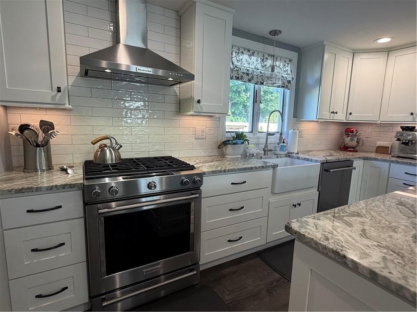 Stunning Turn-Key Colonial ideally located in Governor Francis - photo 16
