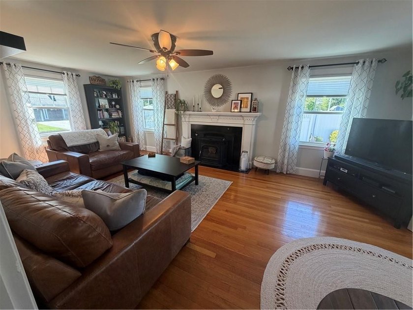 Stunning Turn-Key Colonial ideally located in Governor Francis - photo 25