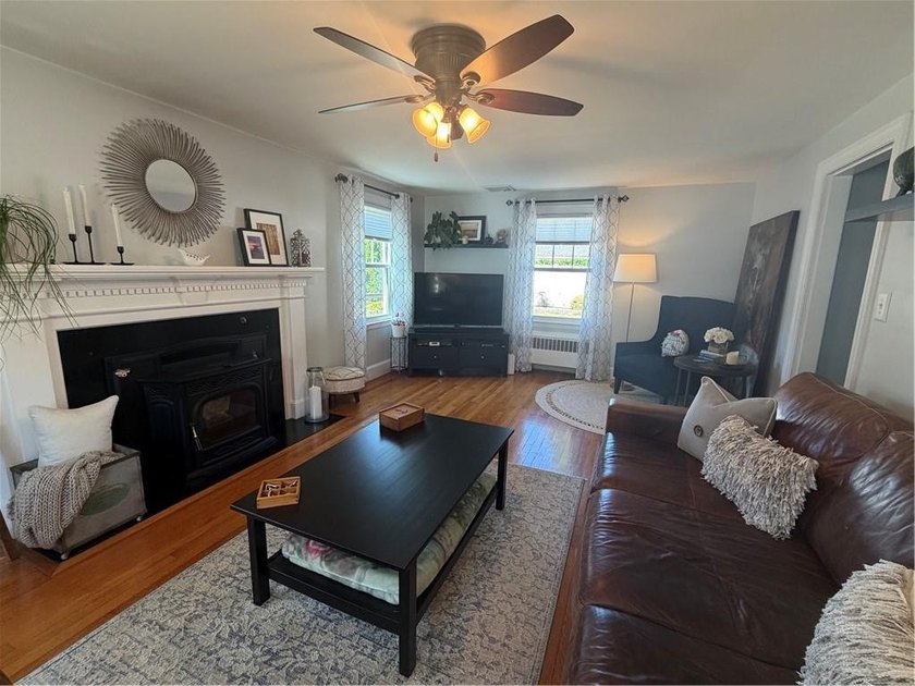 Stunning Turn-Key Colonial ideally located in Governor Francis - photo 26