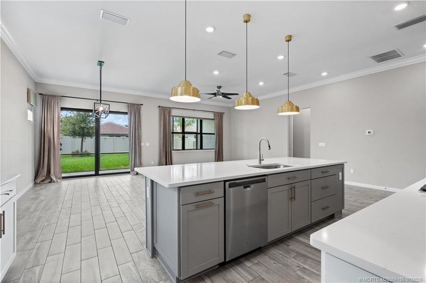 Welcome to this 2022 custom CBS home in Veranda Gardens. Prime - photo 12
